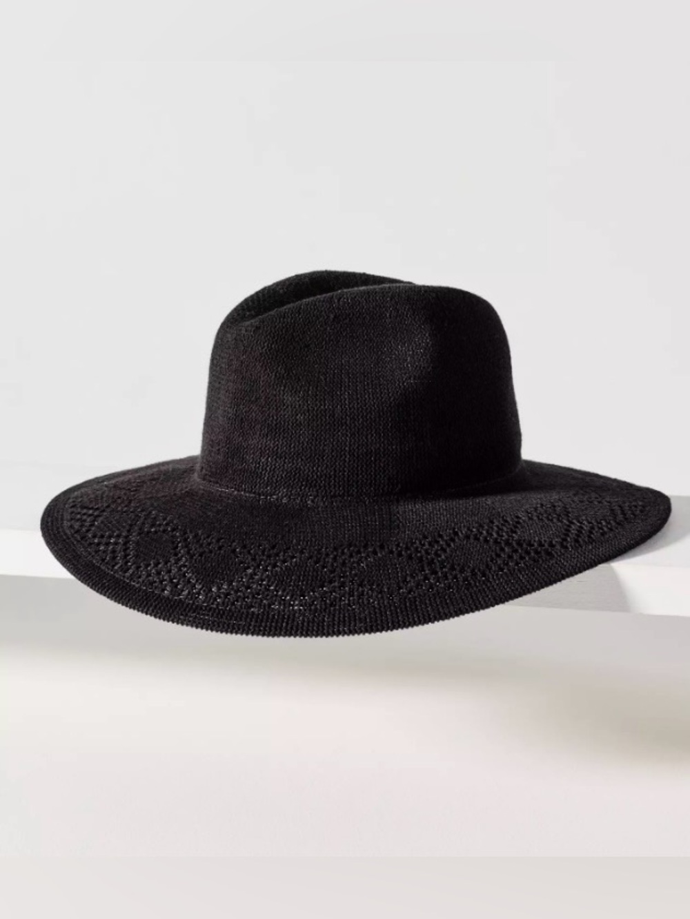 Wyeth Evie Packable Mesh in Black. New With Tags!